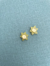 Load image into Gallery viewer, Daphne - Daffodil Studs

